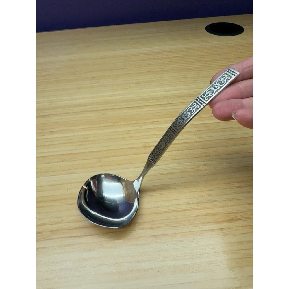 Oneida Isabella Solid Gravy Ladle Community Stainless Floral About 7